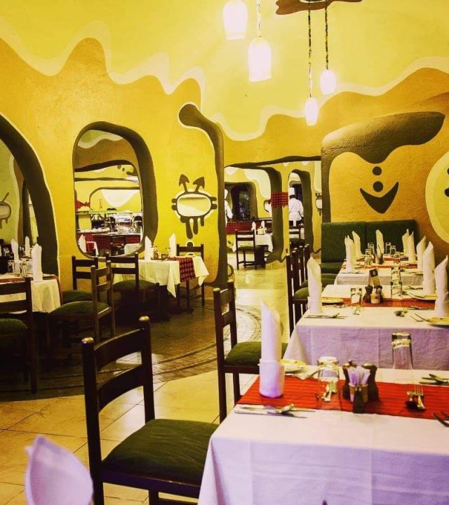 mara serena dining area